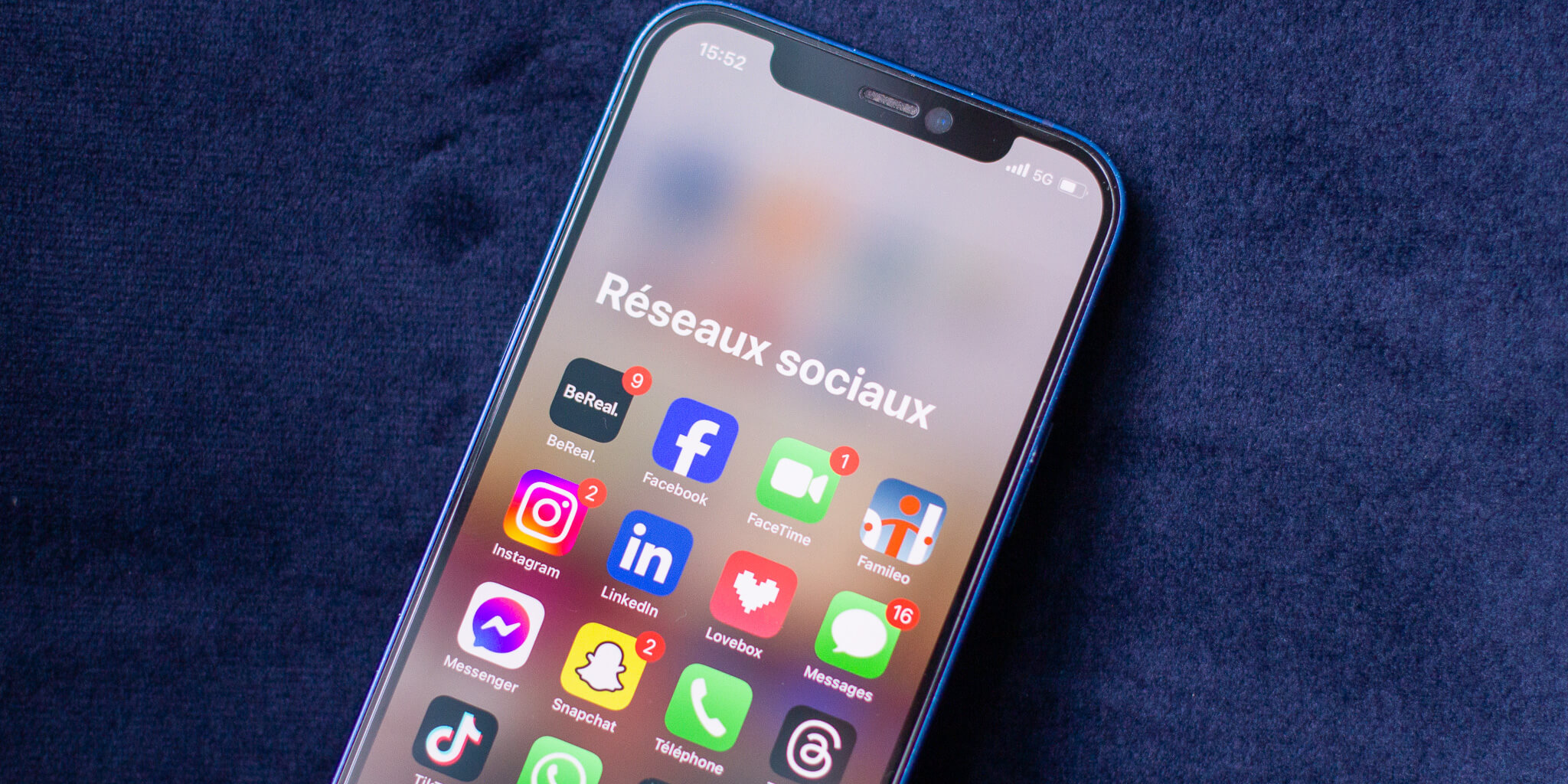 Réseaux sociaux sur téléphone